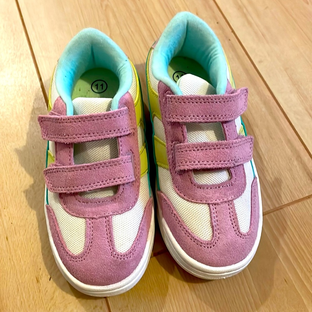 Brand New adorable sneakers